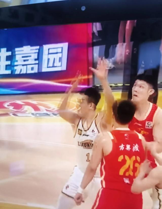九游体育官方入口-联赛比赛中，中国队完胜对手