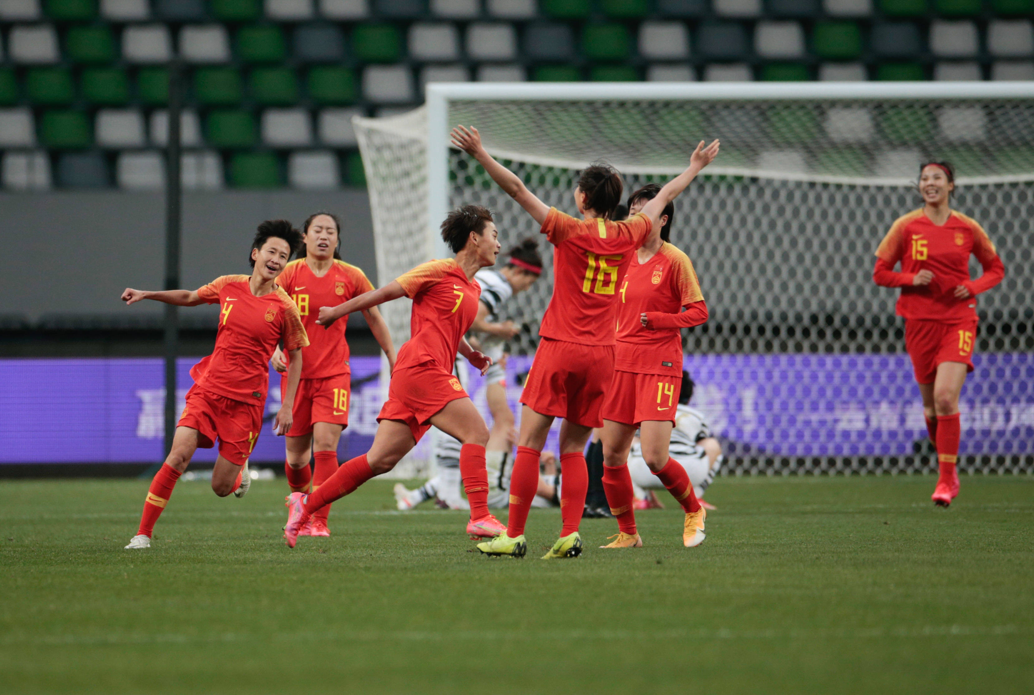 中国女足取得胜利，晋级女足世界杯