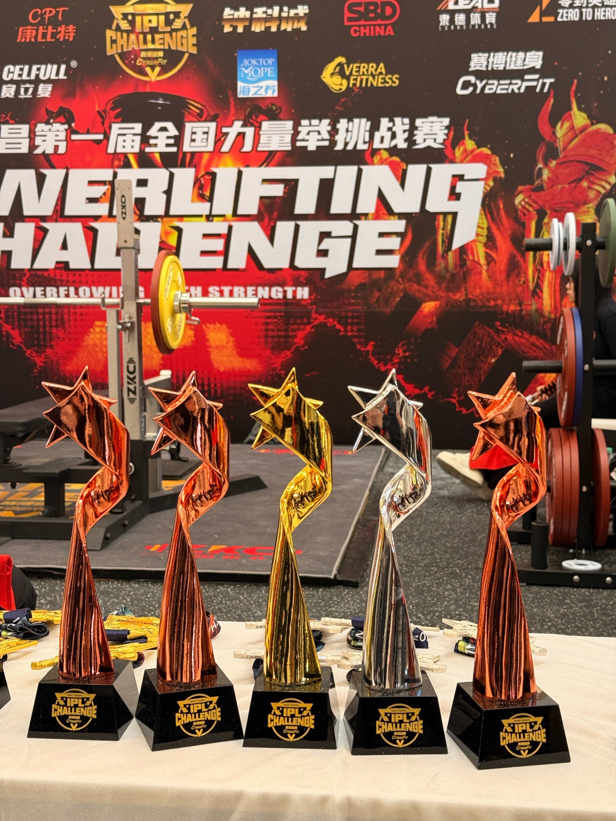 包含顶尖运动员集结竞技场，呈现出绝佳表现的词条
